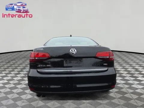 More photos of 2017 Volkswagen Jetta 1.8T SEL Sedan 4D at Interauto, MA