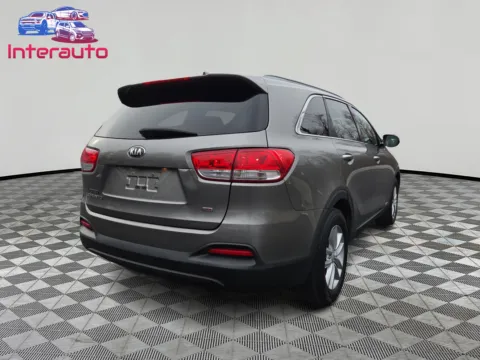 More photos of 2016 Kia Sorento LX Sport Utility 4D at Interauto, MA