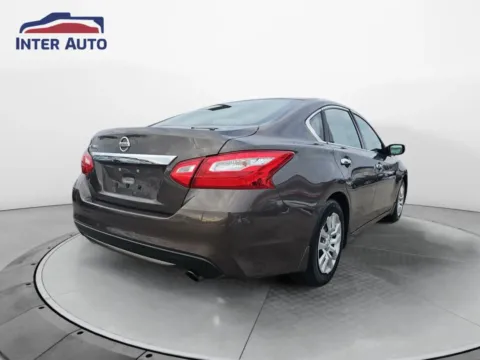 More photos of 2016 Nissan Altima 2.5 S Sedan 4D at Interauto, MA