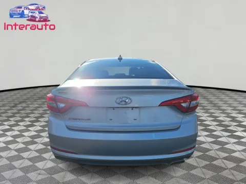 More photos of 2016 Hyundai Sonata SE Sedan 4D at Interauto, MA