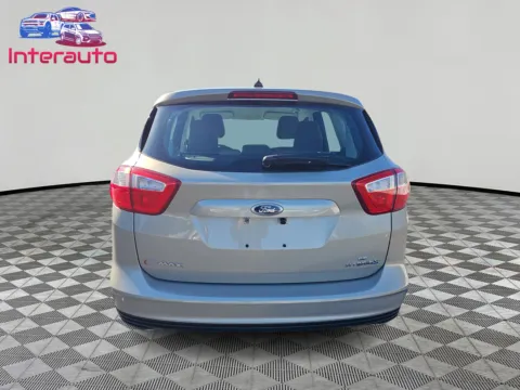 More photos of 2015 Ford C-MAX Hybrid SE Wagon 4D at Interauto, MA
