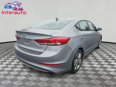 More photos of 2017 Hyundai Elantra Limited Sedan 4D at Interauto, MA