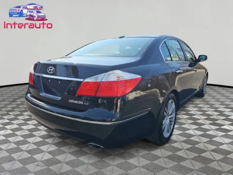 More photos of 2010 Hyundai Genesis 4.6 Sedan 4D at Interauto, MA
