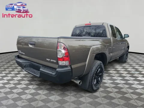 More photos of 2015 Toyota Tacoma Access Cab Pickup 4D 6 ft at Interauto, MA