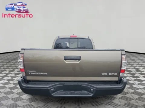 More photos of 2015 Toyota Tacoma Access Cab Pickup 4D 6 ft at Interauto, MA