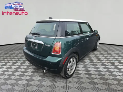 More photos of 2009 MINI Hardtop Cooper Hatchback 2D at Interauto, MA