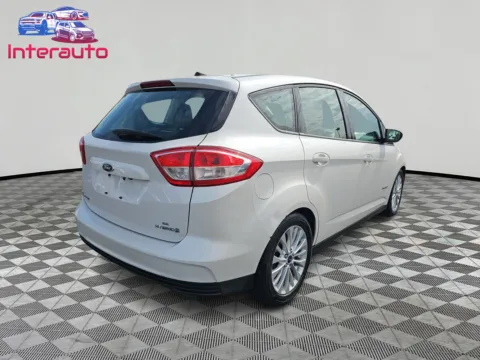 More photos of 2017 Ford C-MAX Hybrid SE Wagon 4D at Interauto, MA