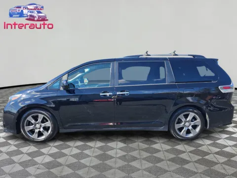 Photos of 2017 Toyota Sienna SE Minivan 4D for sale in Plainville, MA at Interauto