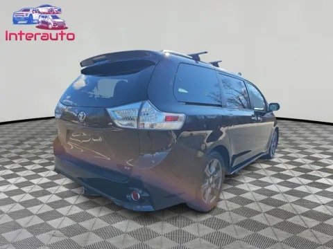 More photos of 2017 Toyota Sienna SE Minivan 4D at Interauto, MA