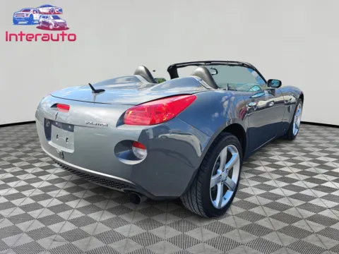 More photos of 2008 Pontiac Solstice Convertible 2D at Interauto, MA