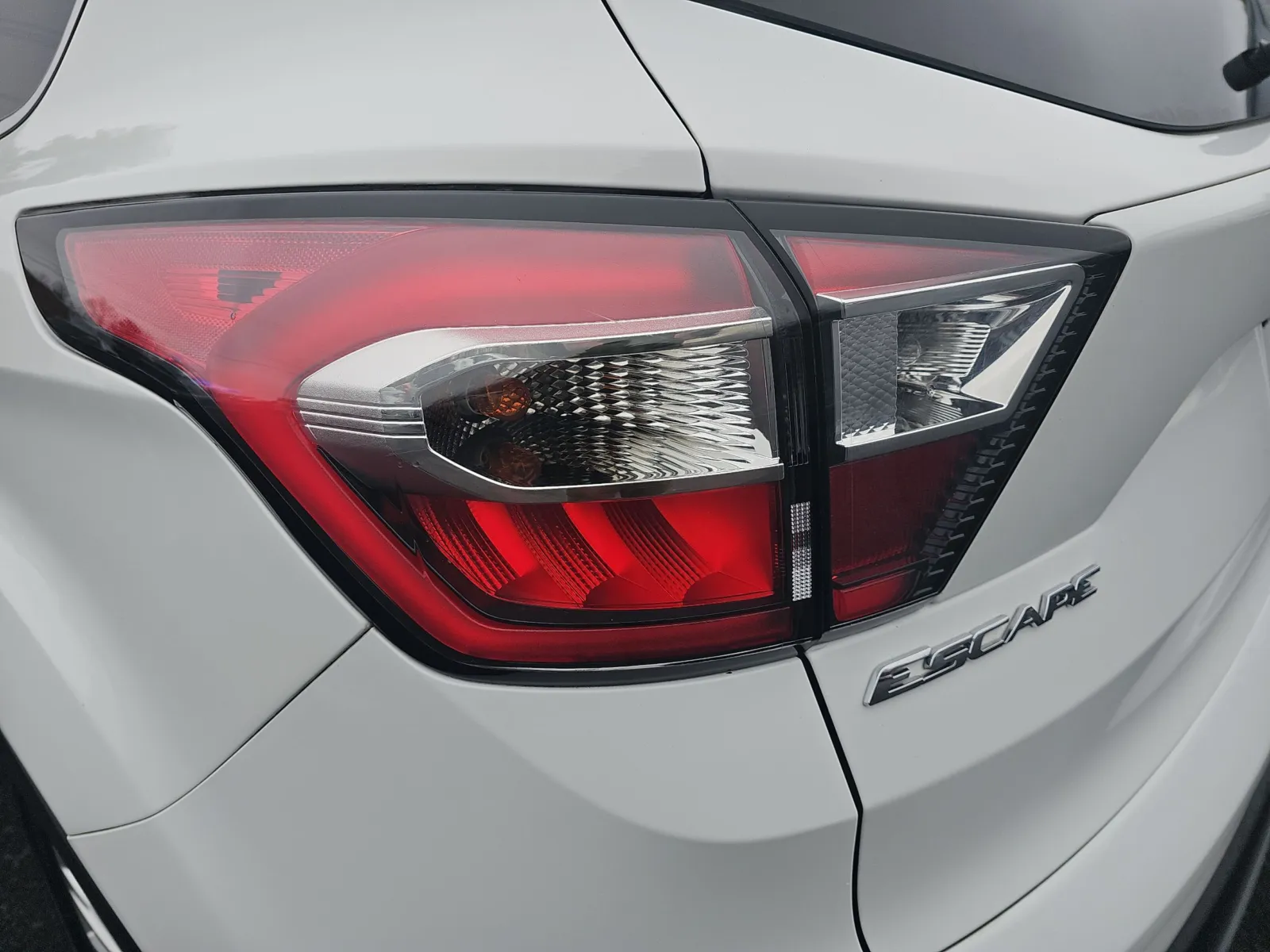 2018 Ford Escape SE - Photo 17