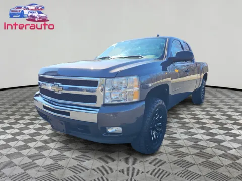 Gray 2011 Chevrolet Silverado 1500 Extended Cab LT Pickup 4D 6 1/2 ft for sale in Plainville, MA