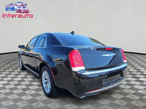 More photos of 2016 Chrysler 300 C Sedan 4D at Interauto, MA