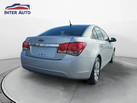 More photos of 2014 Chevrolet Cruze LS Sedan 4D at Interauto, MA