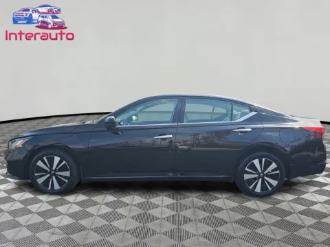 Photos of 2020 Nissan Altima 2.5 SV Sedan 4D for sale in Plainville, MA at Interauto