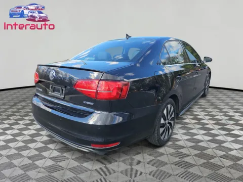 More photos of 2016 Volkswagen Jetta Hybrid SEL Premium Sedan 4D at Interauto, MA