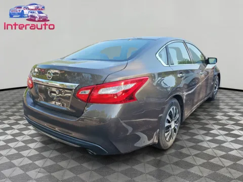 More photos of 2016 Nissan Altima 2.5 S Sedan 4D at Interauto, MA
