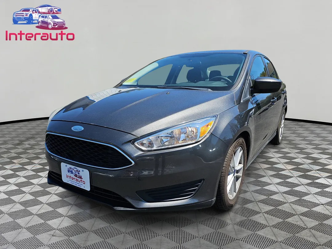 2018 Ford Focus Sedan SE's photo