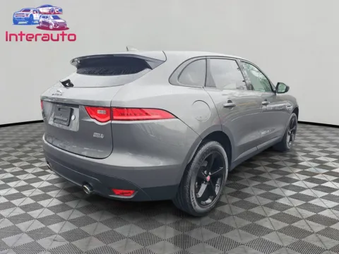 More photos of 2017 Jaguar F-PACE 35t Premium Sport Utility 4D at Interauto, MA