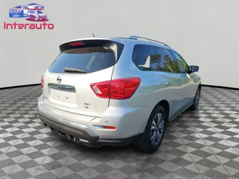 More photos of 2017 Nissan Pathfinder SL Sport Utility 4D at Interauto, MA