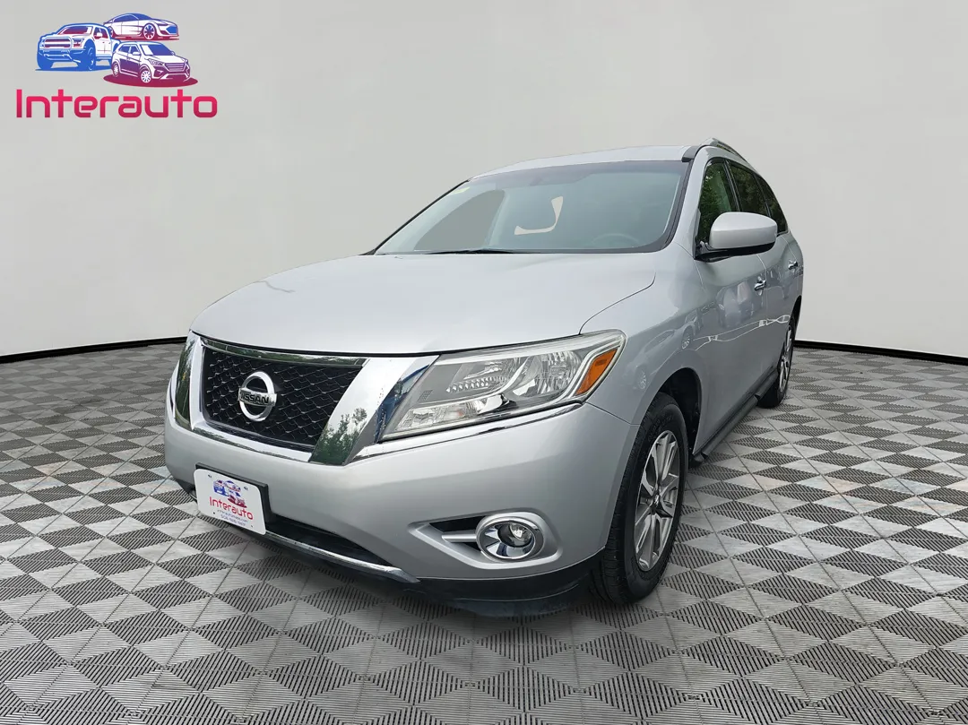 2013 Nissan Pathfinder SV 4WD's photo