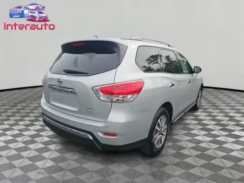 More photos of 2013 Nissan Pathfinder SV Sport Utility 4D at Interauto, MA