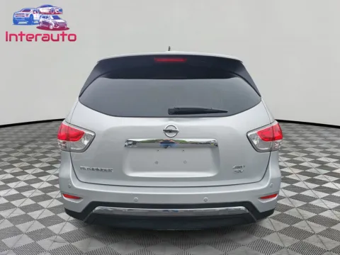 More photos of 2013 Nissan Pathfinder SV Sport Utility 4D at Interauto, MA