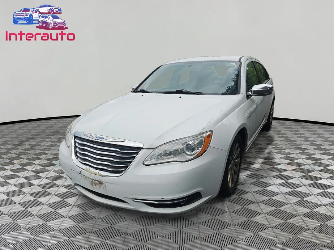 2013 Chrysler 200 Limited's photo