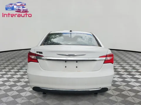 More photos of 2013 Chrysler 200 Limited Sedan 4D at Interauto, MA