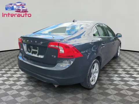 More photos of 2012 Volvo S60 T5 Sedan 4D at Interauto, MA