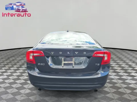 More photos of 2012 Volvo S60 T5 Sedan 4D at Interauto, MA