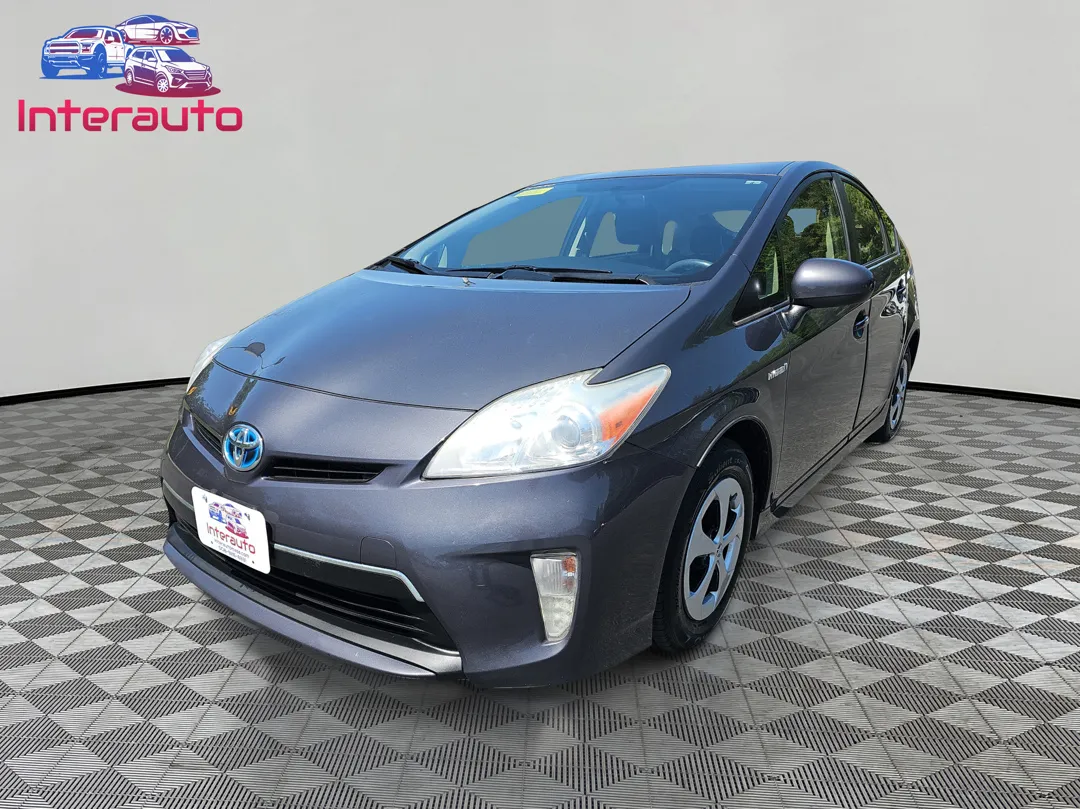 2013 Toyota Prius Two's photo