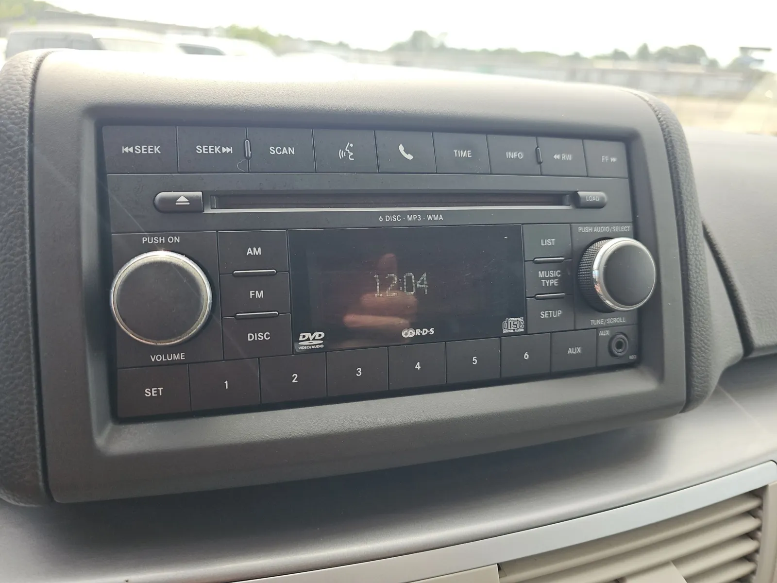 2011 Volkswagen Routan SE - Photo 22