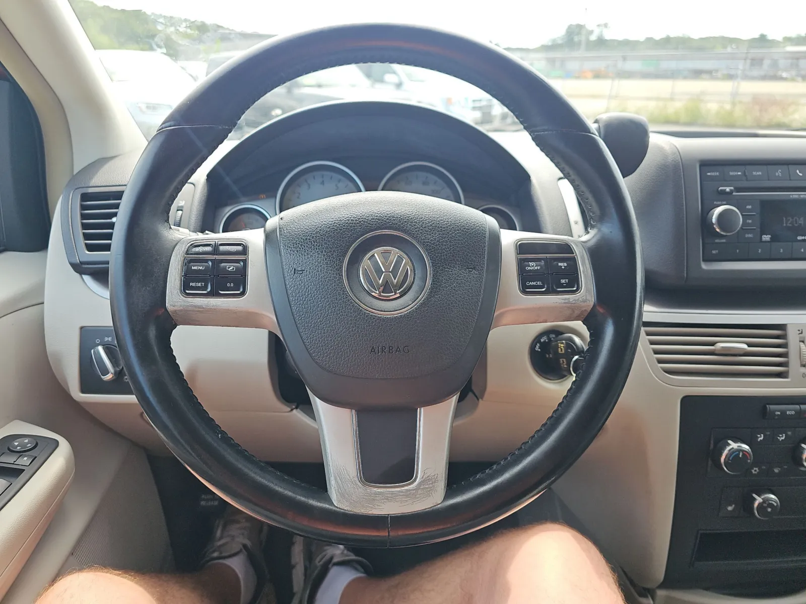 2011 Volkswagen Routan SE - Photo 17