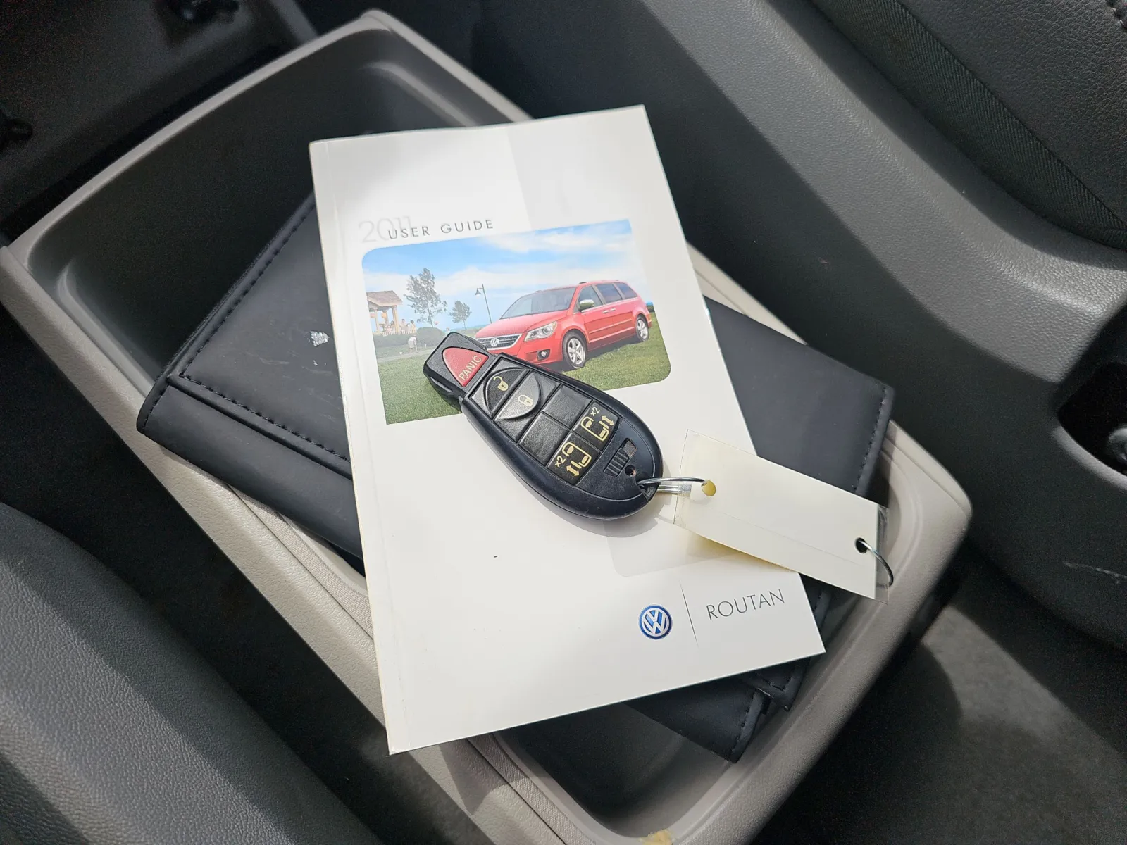2011 Volkswagen Routan SE - Photo 23