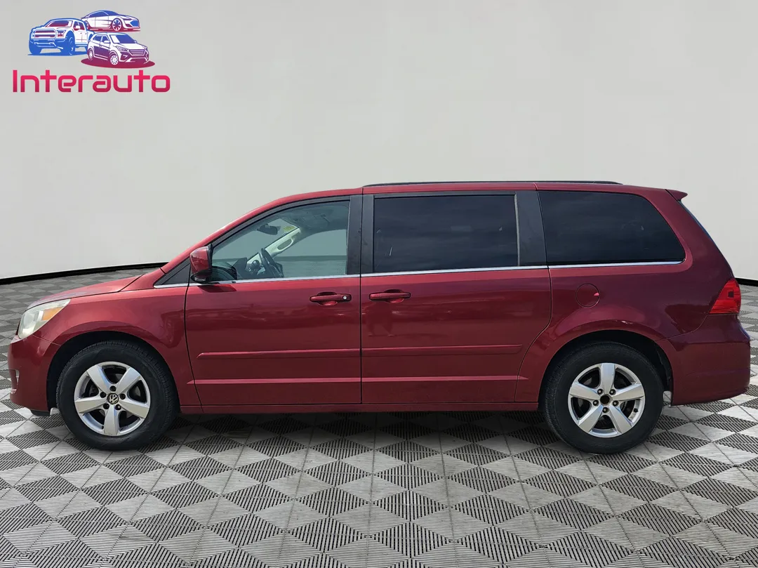 2011 Volkswagen Routan SE - Photo 2