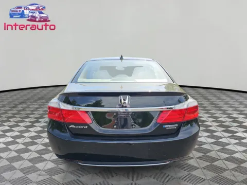 More photos of 2014 Honda Accord Hybrid Touring Sedan 4D at Interauto, MA