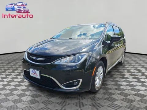 Black 2018 Chrysler Pacifica Touring L Minivan 4D for sale in Plainville, MA