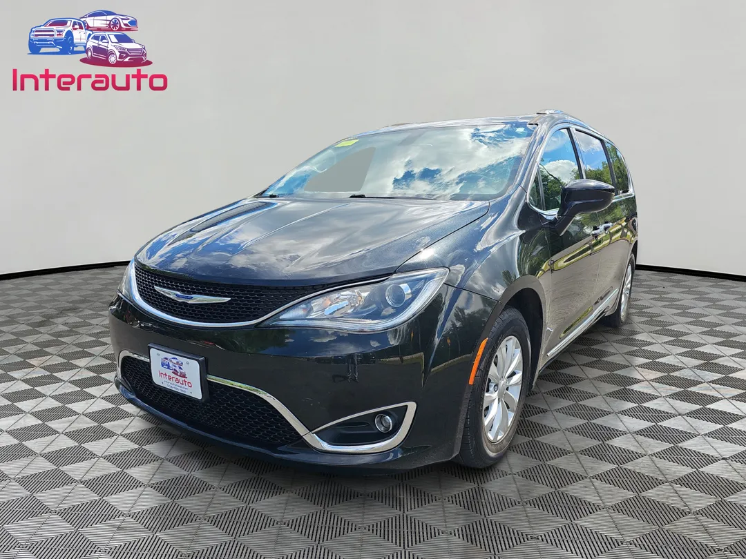 Black 2018 Chrysler Pacifica Touring L Minivan 4D for sale in Plainville, MA