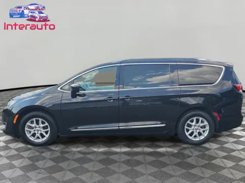 Photos of 2020 Chrysler Pacifica Touring L Minivan 4D for sale in Plainville, MA at Interauto
