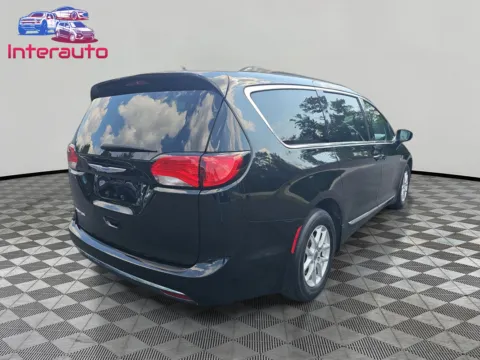 More photos of 2020 Chrysler Pacifica Touring L Minivan 4D at Interauto, MA