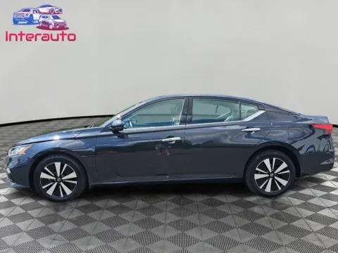 Photos of 2021 Nissan Altima 2.5 SL Sedan 4D for sale in Plainville, MA at Interauto