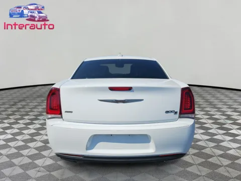 More photos of 2016 Chrysler 300 S Alloy Edition Sedan 4D at Interauto, MA