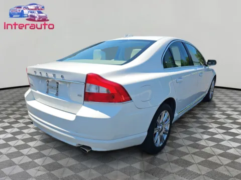 More photos of 2010 Volvo S80 3.2 Sedan 4D at Interauto, MA