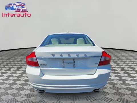 More photos of 2010 Volvo S80 3.2 Sedan 4D at Interauto, MA