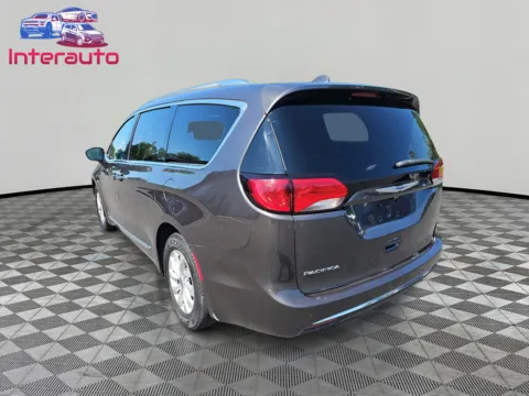 Another view of 2018 Chrysler Pacifica Touring L Minivan 4D for sale in Plainville, MA at Interauto