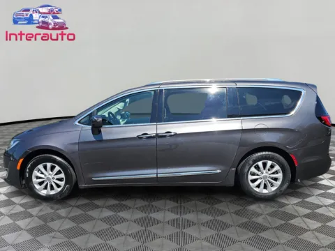 Photos of 2018 Chrysler Pacifica Touring L Minivan 4D for sale in Plainville, MA at Interauto