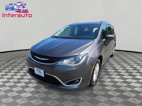 Gray 2018 Chrysler Pacifica Touring L Minivan 4D for sale in Plainville, MA