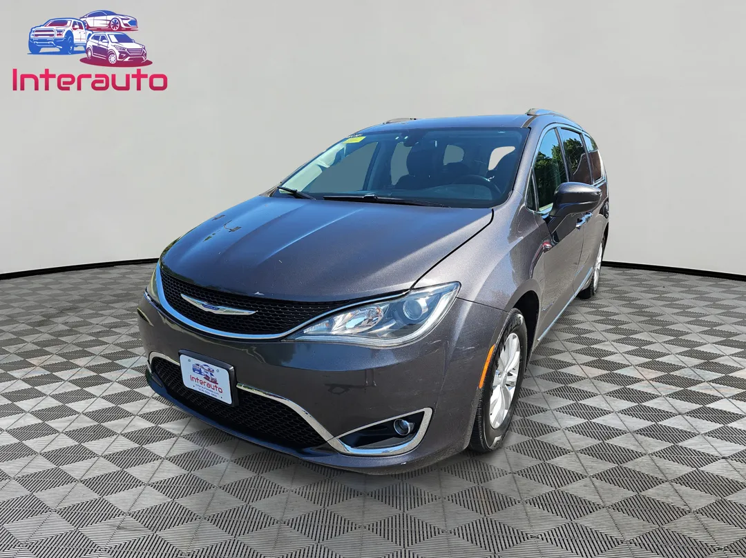 Gray 2018 Chrysler Pacifica Touring L Minivan 4D for sale in Plainville, MA