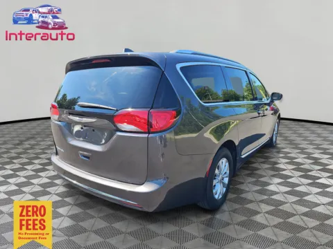 More photos of 2018 Chrysler Pacifica Touring L Minivan 4D at Interauto, MA